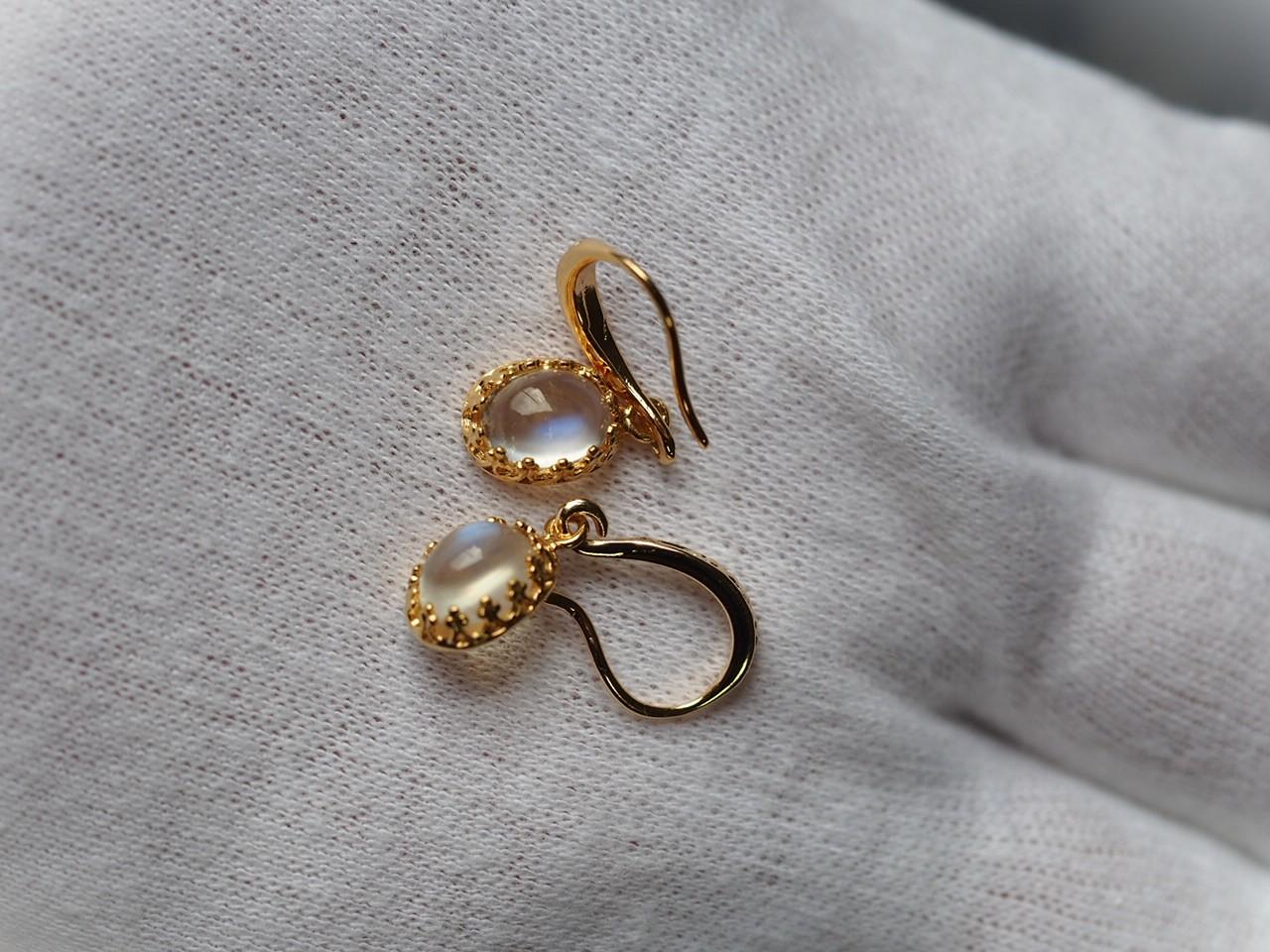 ロイヤルブルームーン8 K14gf製台座&K18GPフックピアス1枚目の画像