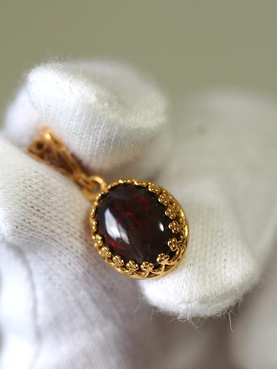 ブラックオパール11.5 All K14gf製デザインバチカン&台座ペンダントトップ❀1枚目の画像