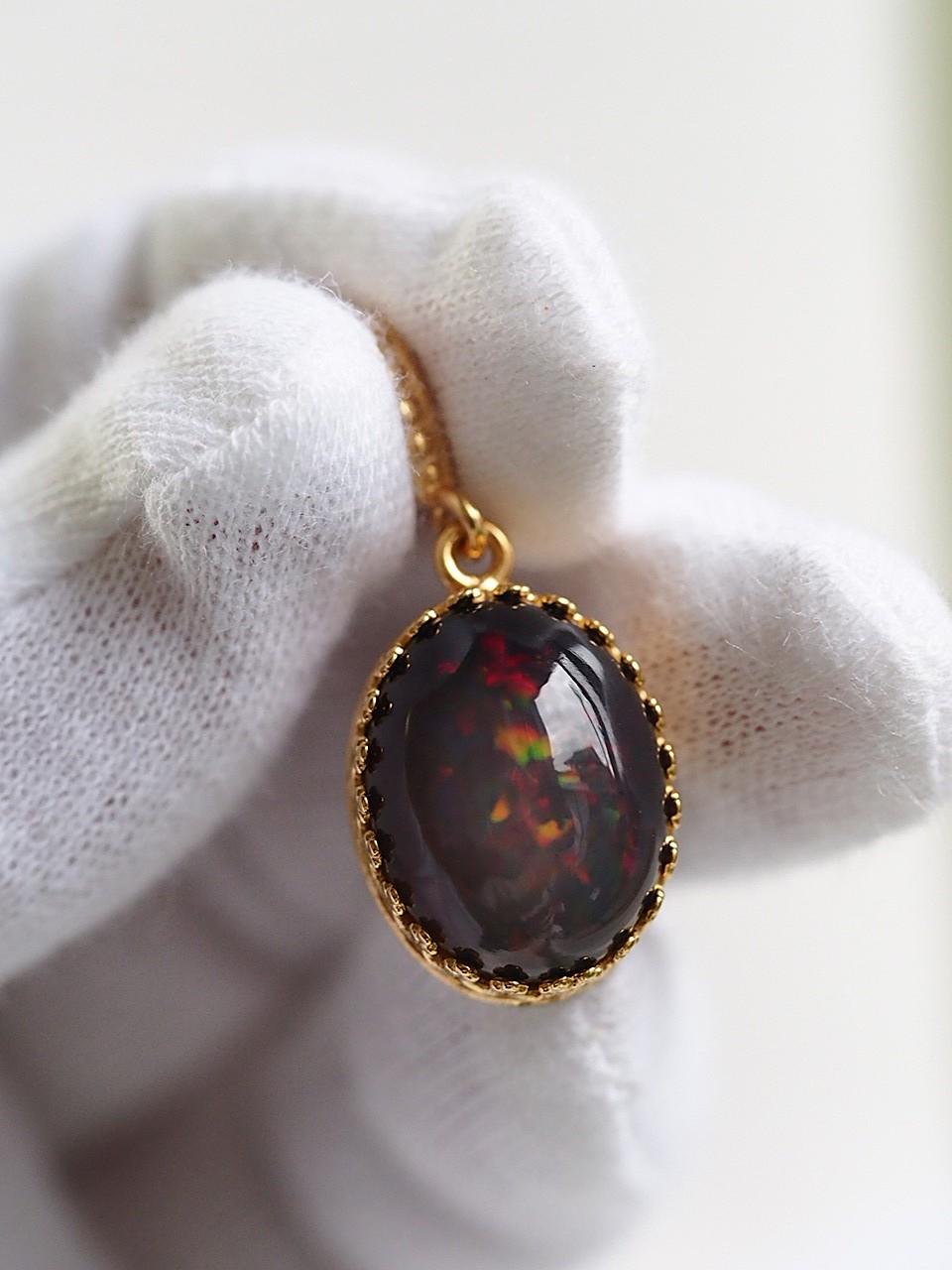 限定1 現品 ブラックオパール16 K14gf製デザインバチカン&台座ペンダントトップ❀1枚目の画像