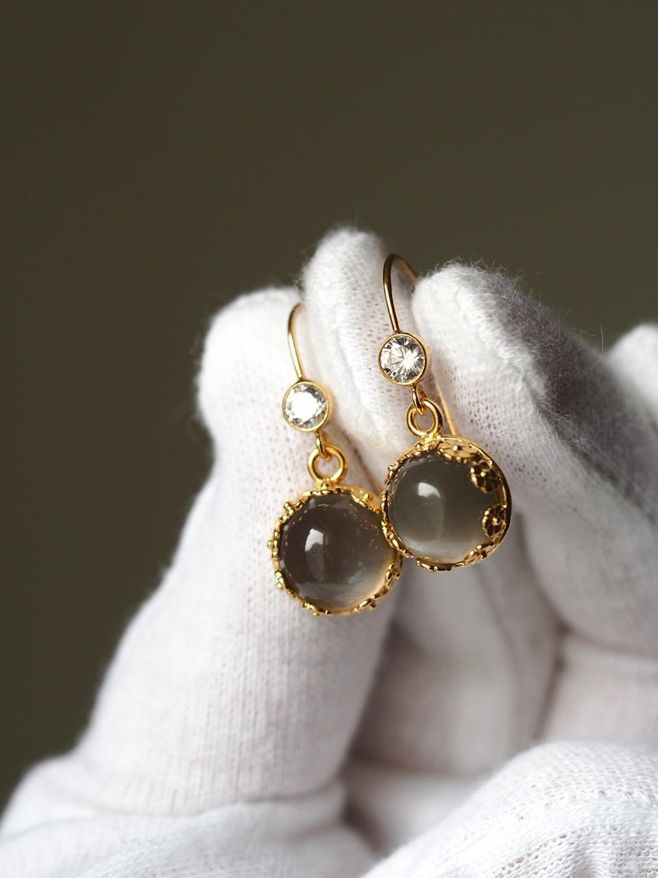 グレームーンストーン10 K24GPフラワー台座&K14gf Zc付きフックピアス1枚目の画像