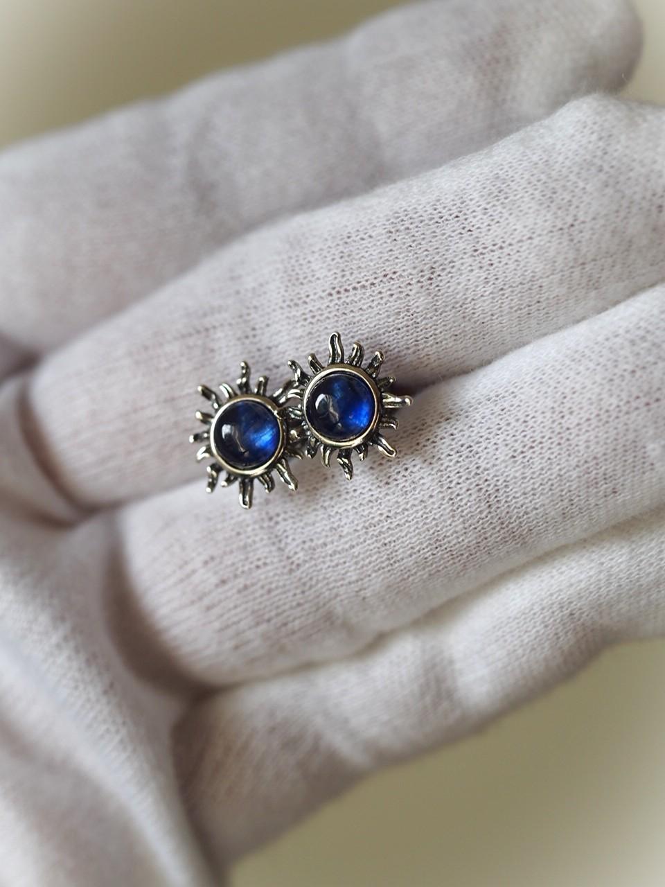 サファイア6 S925アンティークシルバー太陽ピアス1枚目の画像